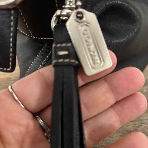 Coach Woman’s Shoulder Zip Closure Hobo Purse Black H0678-F01417 - Picture 5 of 11